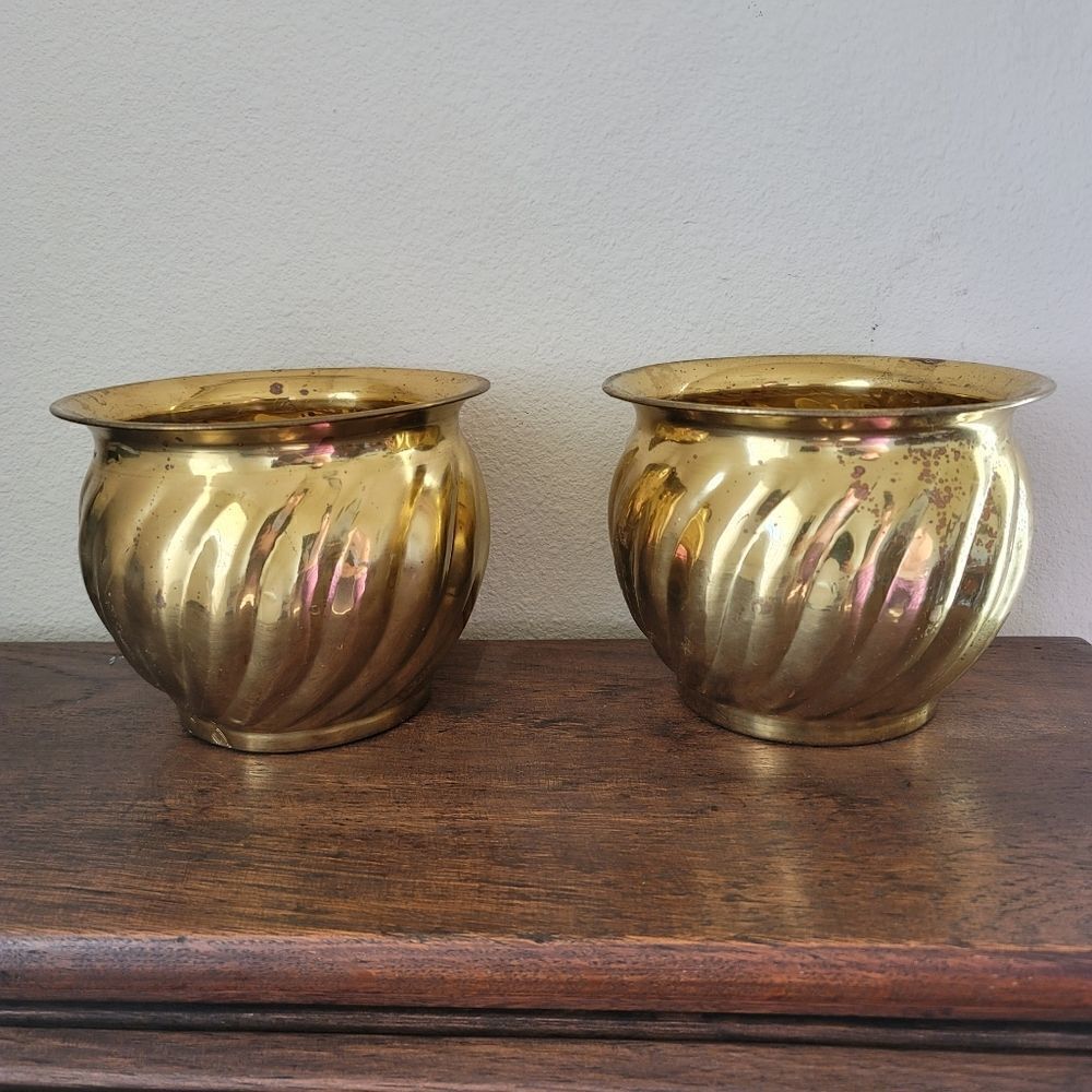 Lacquered brass swirl gold brassy glossy pots vases short round vintage Glam